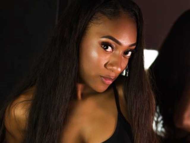 A profil fényképe Cole-Gox