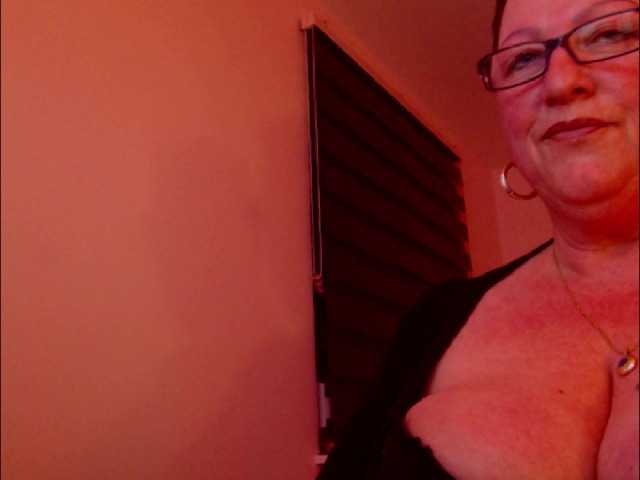 Fényképek Connyat99 Make Mistress Conny happy with the vibration 201 ultra high kiss tits flash 80 tips guys kiss