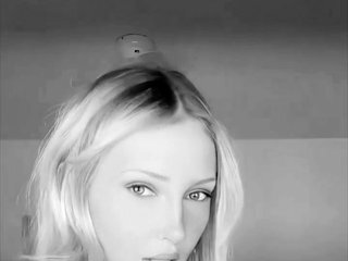 Erotikus videocsevegés Consie