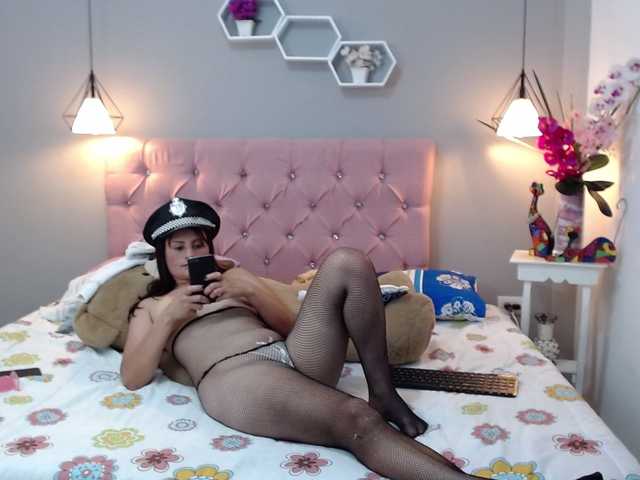 Fényképek cristhye-hot hey guys welcome to my room #anal #pussy #playwithcum #tits #sexydance #ass # playdildo
