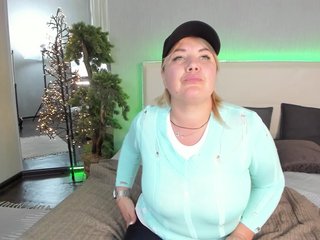 Erotikus videocsevegés CurlyDream