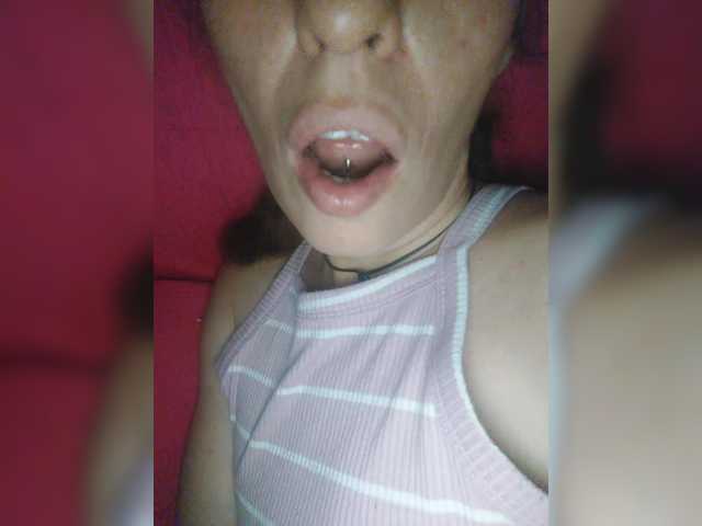 Fényképek CurlyHanna #horny#pircing#tongue#nipples#perfored#milf#