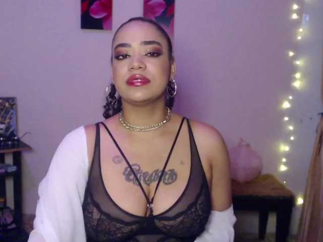 Fényképek curlyMegan Welcome to my room i am back!! topless at goal 444 left, thank you for be nice. Check my tip menu and games :) :love