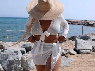 Erotikus videocsevegés Curvy-maxy9