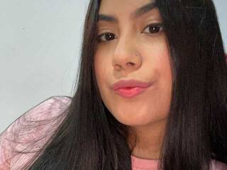 Erotikus videocsevegés curvybuffgirl