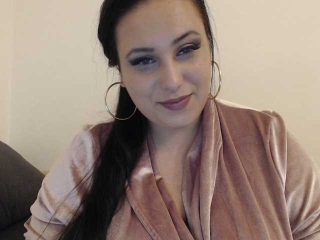 Fényképek curvyella93 welcome to the room where all dreams can come true. ask correctly and it will be given .lovense on