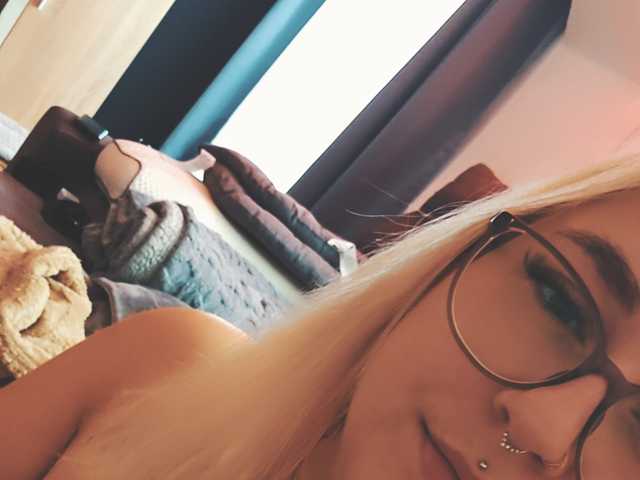 A profil fényképe Curvymelli97