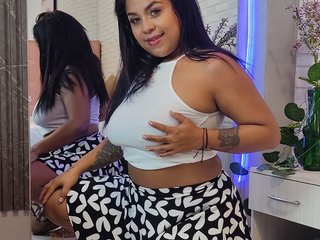 Erotikus videocsevegés CurvyyQueenXO