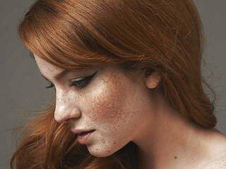 Erotikus videocsevegés Dok_Honey