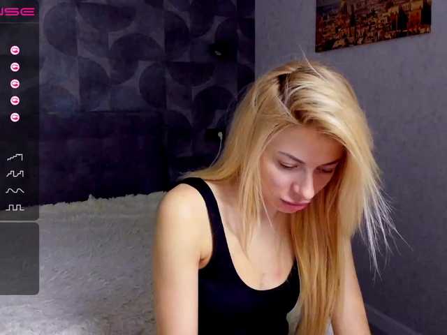 Fényképek cuteblond122 Hi. I'm new here and I need fun and your attention and coins) I'm here for you)