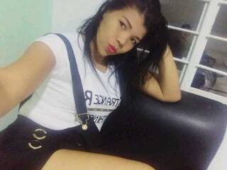 Erotikus videocsevegés Daniela-sex1