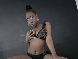 Erotikus videocsevegés DanielaKiston