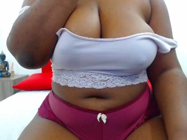Fényképek DarnellQueen Run your tongue through my body make your way down to my #pussy and endulge yourself with my body @goal #squirt #ride #dildo / #bbw #latina #lush #hitachi #bigass #bigboobs #ebony