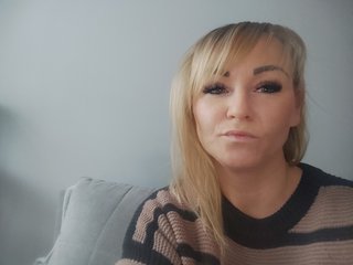 Erotikus videocsevegés DarylDoll