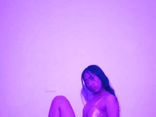 Erotikus videocsevegés DayanDreamsJM