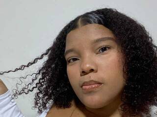 Erotikus videocsevegés DayanRoux