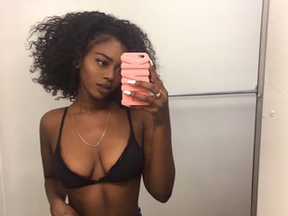 A profil fényképe DeArriLyn