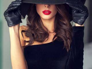 Erotikus videocsevegés DesireeMoon