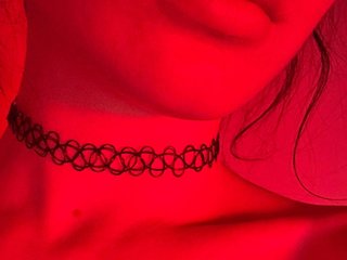 Erotikus videocsevegés DevilishDoll