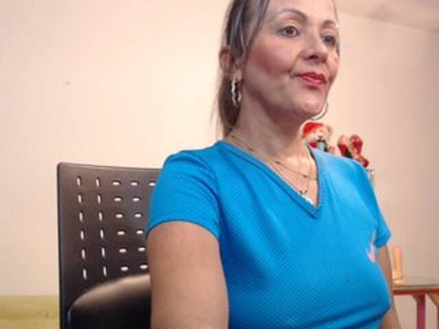 Sugárzási képernyőképek SquirtNstyGrl