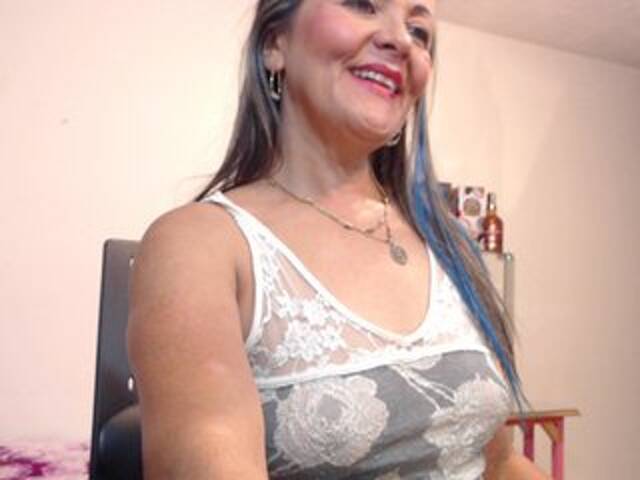 Sugárzási képernyőképek SquirtNstyGrl