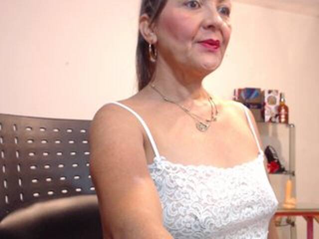 Sugárzási képernyőképek SquirtNstyGrl