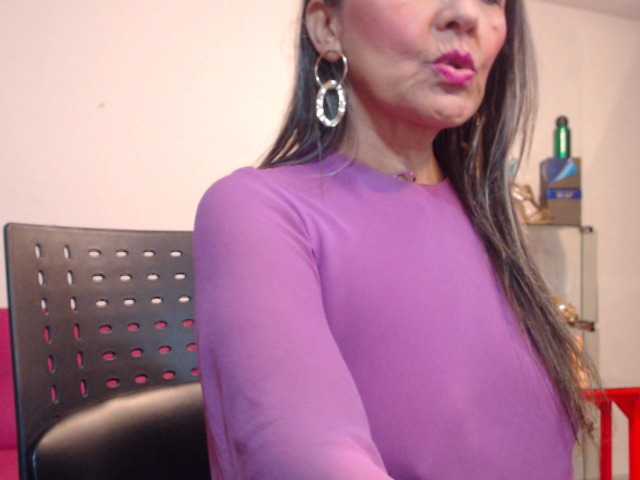 Sugárzási képernyőképek SquirtNstyGrl