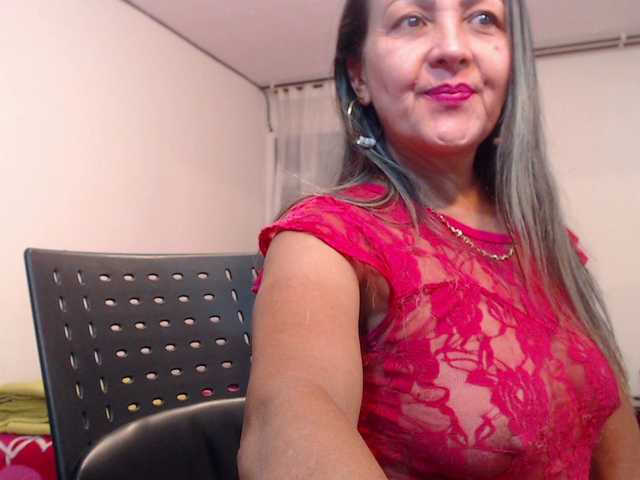 Fényképek SquirtNstyGrl I am multiorgasmic i love too squirt I have sexy Feet and i like everything #mature #milf #anal #bigass #bignipples