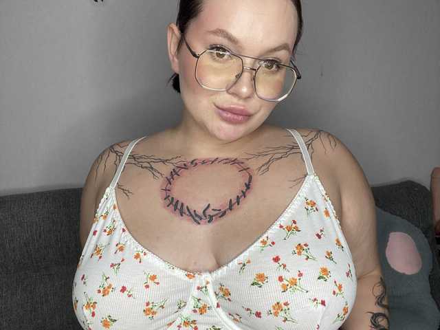 A profil fényképe Divine-1