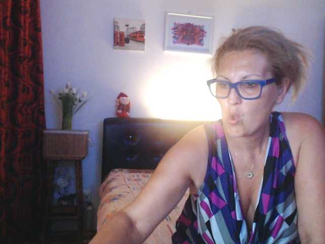 Fényképek Angel_Dm_Milf welcome guys♥let´s enjoy a good moment together, your tips make me undress and make me cum&squirt for you ;) For see tipmenu type /tipmenu #orgasm #squirt #bigboobs #lovense #bigass