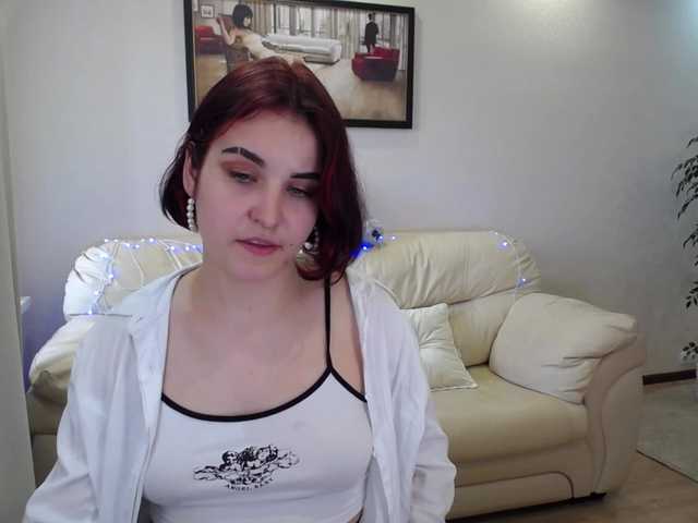Fényképek DizzyingCharm Hello guys! Happy see you in my room) Im first day here! Lets chat and have fun together! PVT ON) if you like my smile tip me 33 toks! kisses
