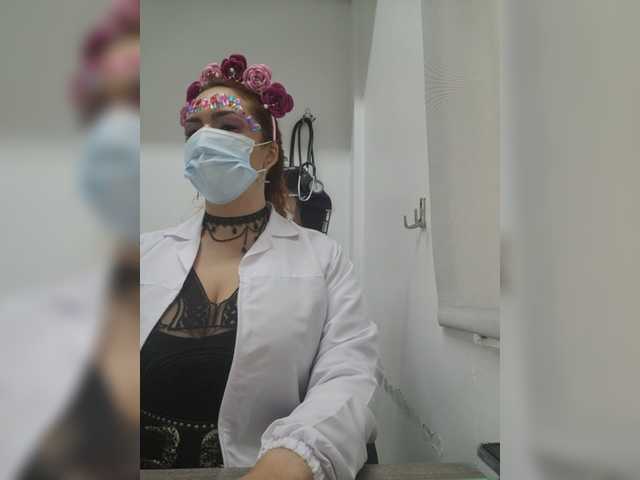 Fényképek Doctora-Danna Working us Doctor... BETWEEN PATIENTS we can do all my menu...write me pm what would u like to see... fuck us hard¡¡¡¡
