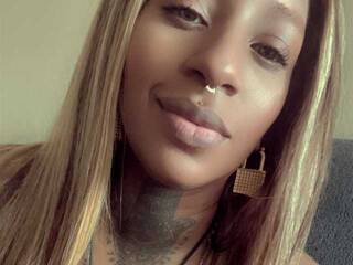 Erotikus videocsevegés DomCherrired