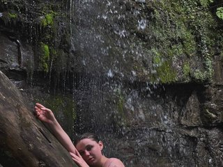 Erotikus videocsevegés DomoniqueEdnie