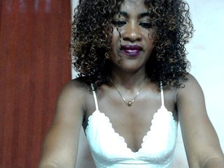 Erotikus videocsevegés DonnelaQuin