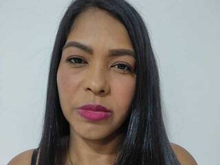 Erotikus videocsevegés DoutzenDrose