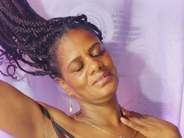 A profil fényképe ebony-cougar