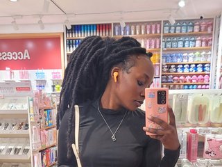 Erotikus videocsevegés Ebonycutelyn