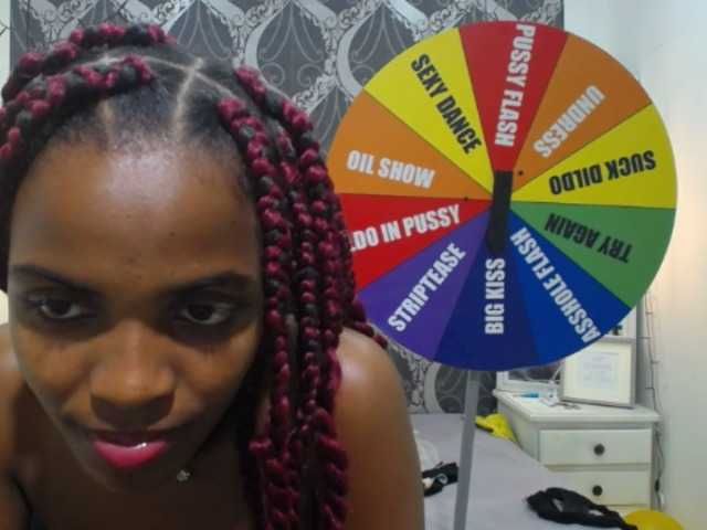 Fényképek EbonyLinda Hello guys :) Welcome to my oil show, you want to play with me ?do not forget to leave your gift #teen #bigboobs #latina #squirt #deep #cum