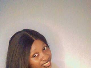 Erotikus videocsevegés Ebonypetiti