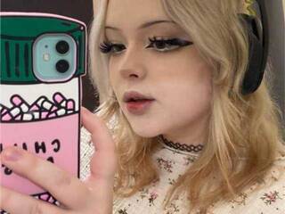 Erotikus videocsevegés SleepyHeadCat