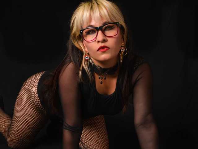 A profil fényképe elena-roberts