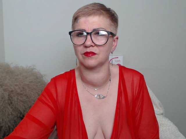 Fényképek ElenaQweenn hello guys! i am new here, support my first day!11 if you like me,20 c2c,25 spank my ass,45 flash tits,66 flash pussy,100 get naked,150 pussyplay,250 toyplay!