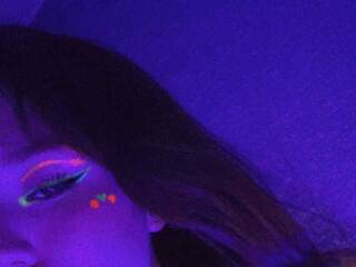 Erotikus videocsevegés eli-hot11