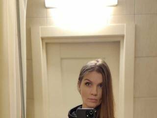 Erotikus videocsevegés ElieArt