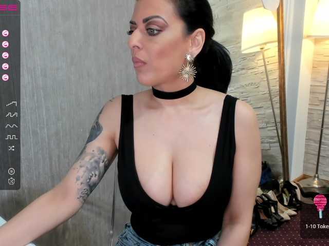 Fényképek ElisaBaxter Hot MILF!!Ready for some fun ? @lush ! ! Make me WET with your TIPS !#brunette #milf #bigtits #bigass #squirt #cumshow #mommy @lovense #mommy #teen #greeneyes #DP #mom