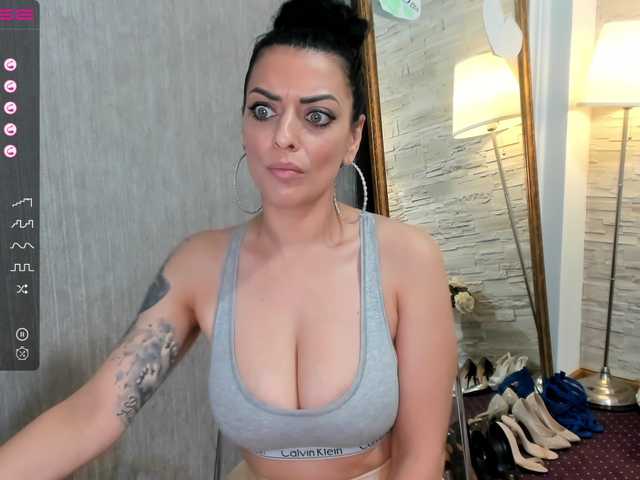 Fényképek ElisaBaxter Hot MILF!!Ready for some fun ? @lush ! ! Make me WET with your TIPS !#brunette #milf #bigtits #bigass #squirt #cumshow #mommy @lovense #mommy #teen #greeneyes #DP #mom