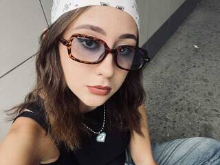 Erotikus videocsevegés ElizaDarleen