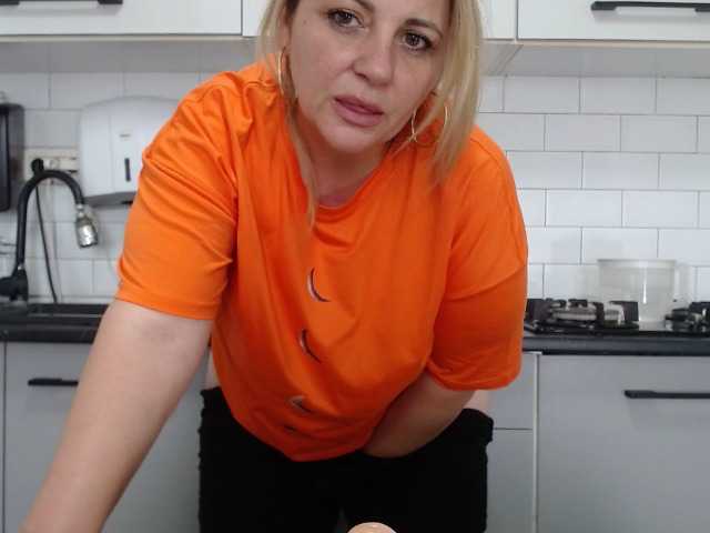 Fényképek EllaSwan #mommy#milf#mature#bigass#bigboobs# @total squirt at goal @total @sofar @remain