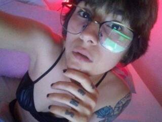 Erotikus videocsevegés Elliot-ferri